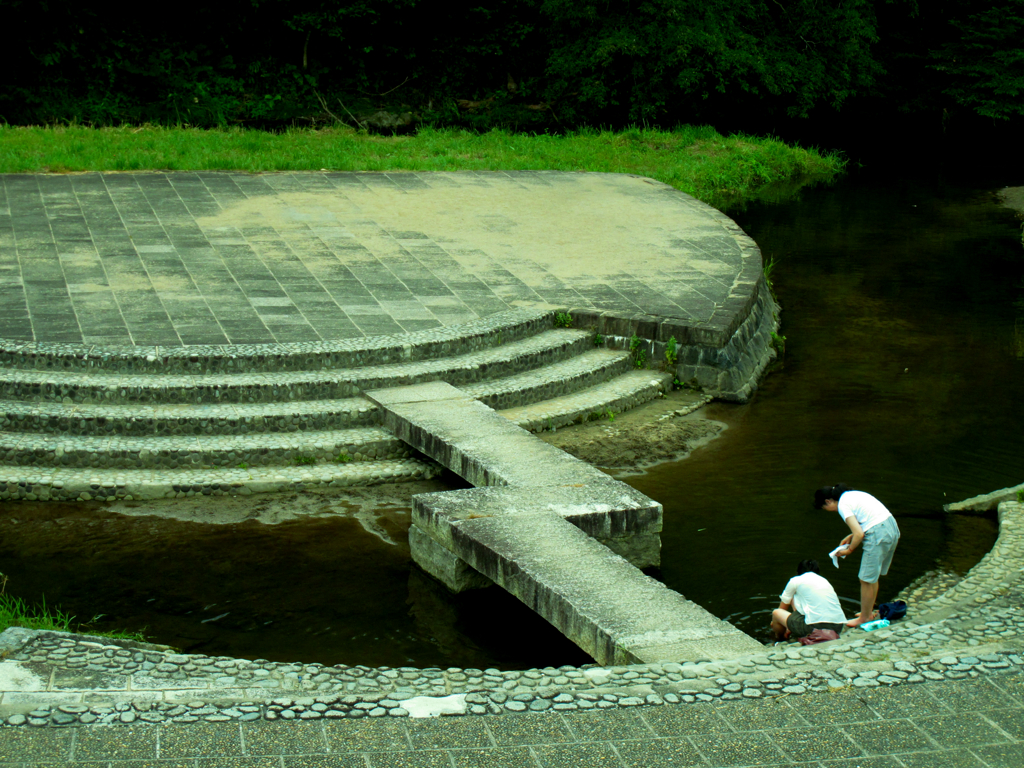 水辺にて