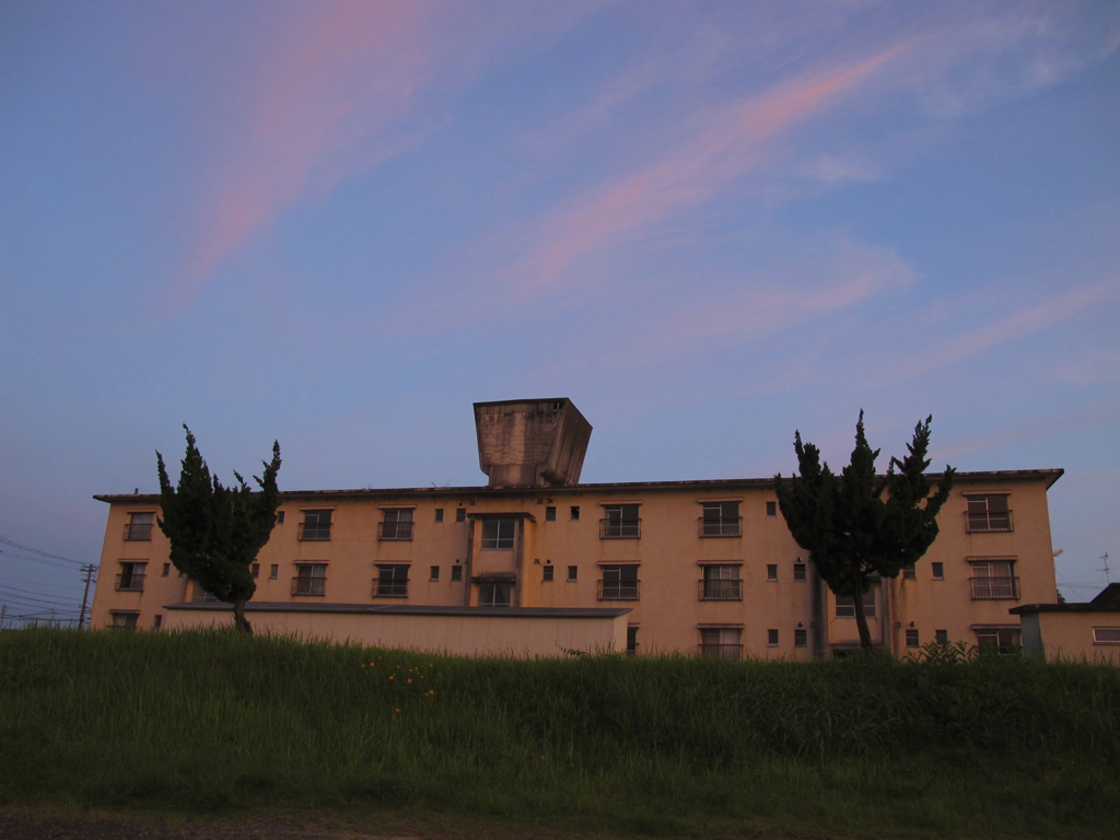 夕暮れの官舎