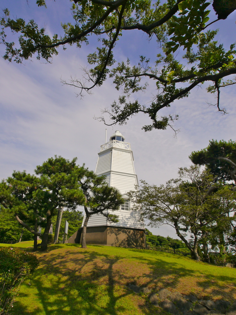夏の六角灯台