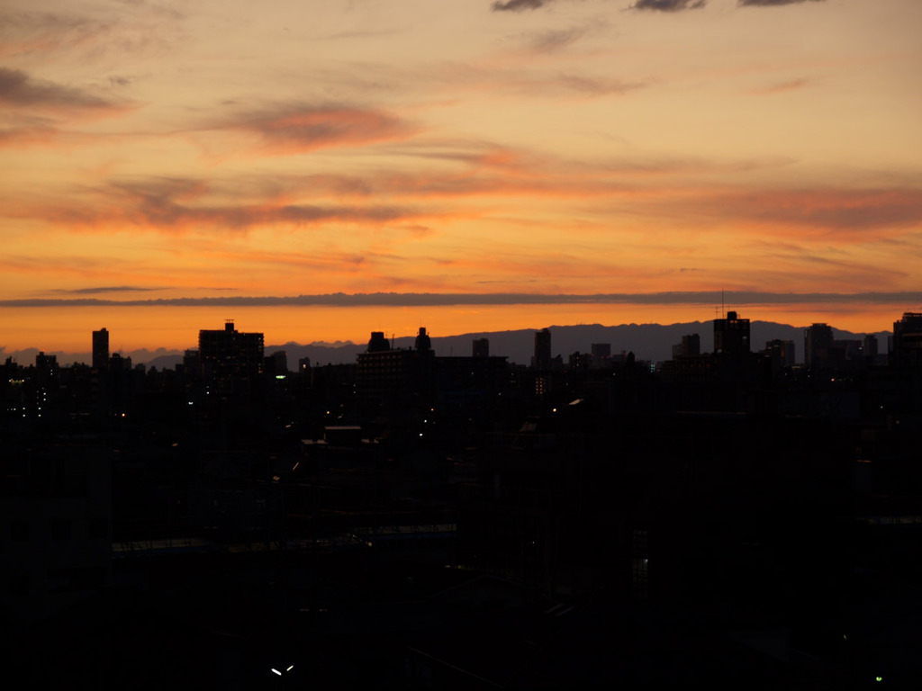 横長に伸びる雲