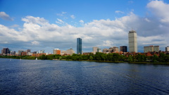 川の向こう側から見たボストン