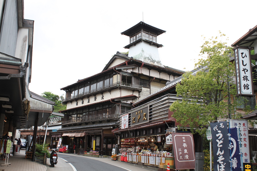 平日の成田山参道　２