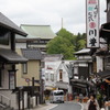 平日の成田山参道