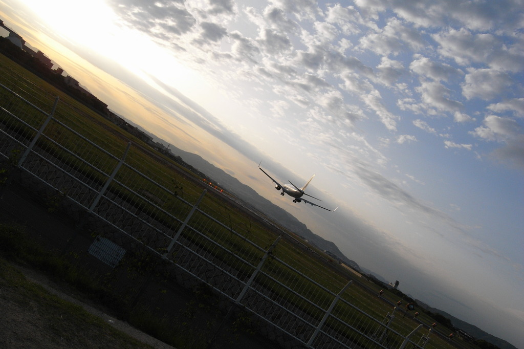 茜の空に