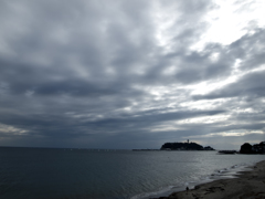 暗雲の江ノ島