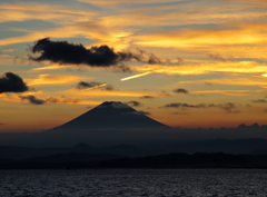 夕暮れの流星