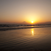 映る夕日