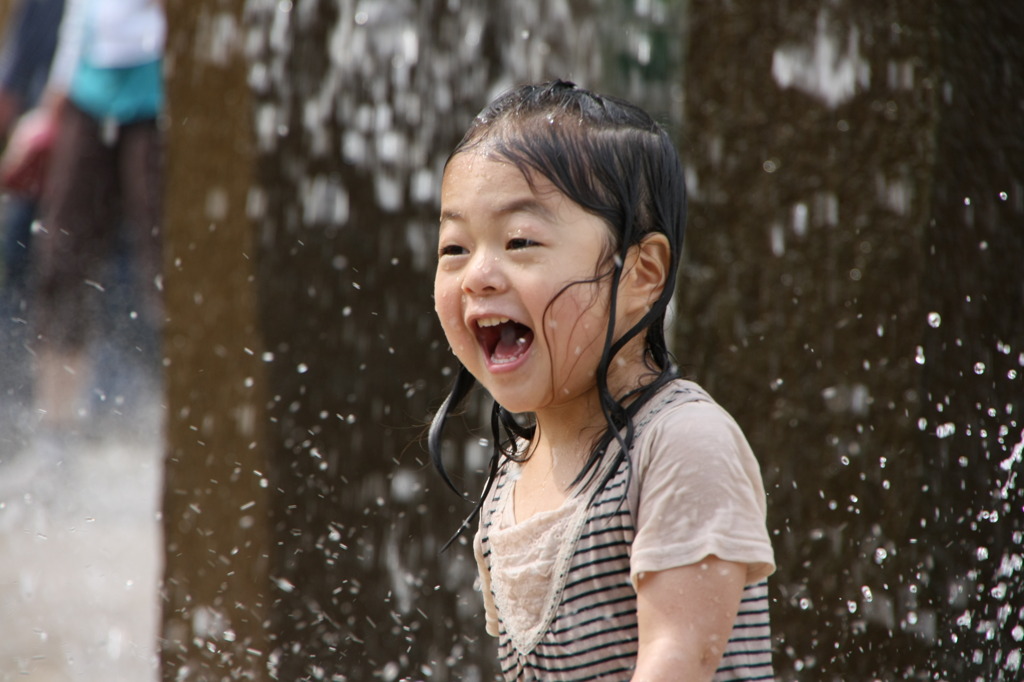 水遊び　笑顔