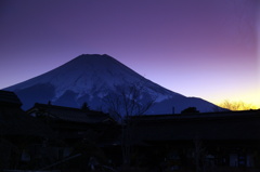 夕暮れの富士山