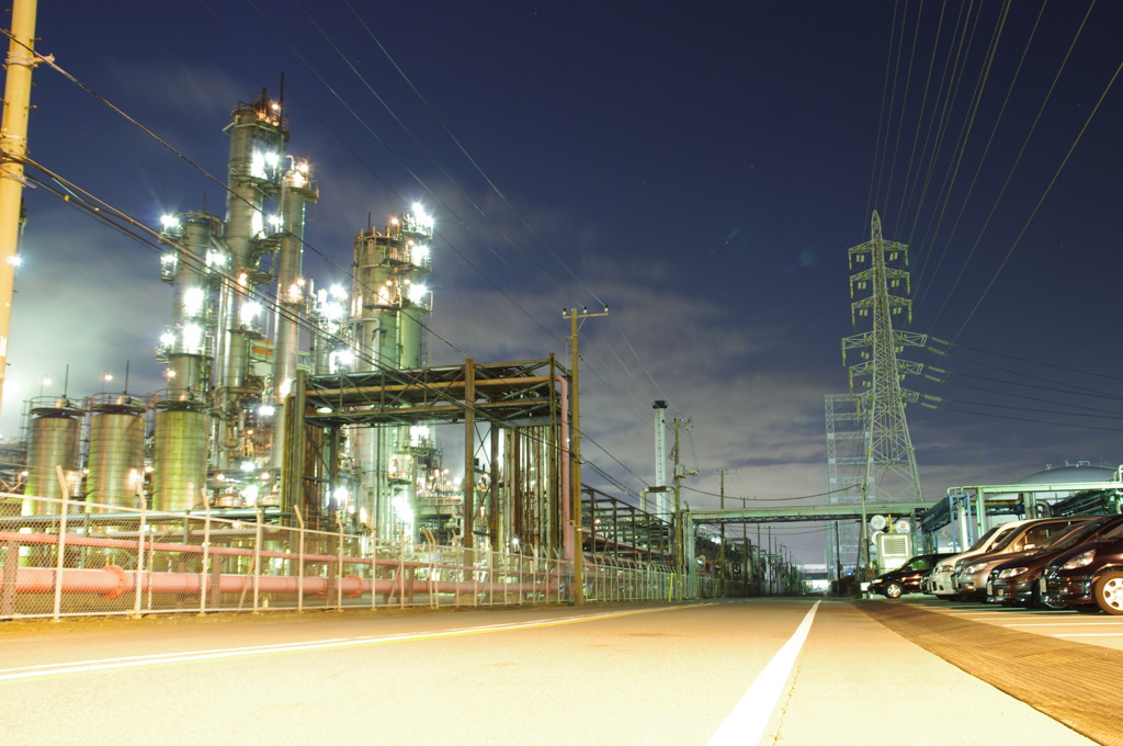 夜の工場
