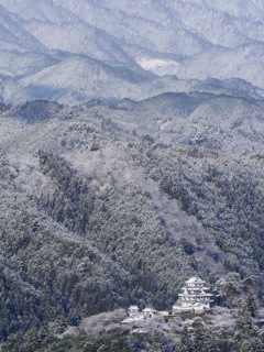 薄化粧の山城