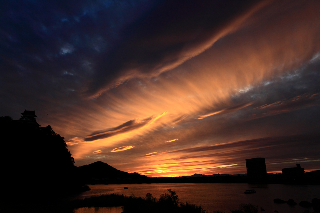 雲が印象的な夕焼け空