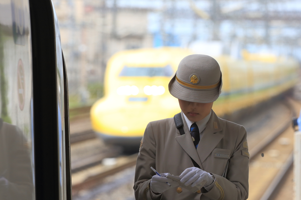 車掌とイエロー