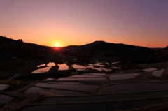 夜明けの坂折棚田