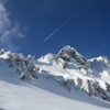 雪山と飛行機雲