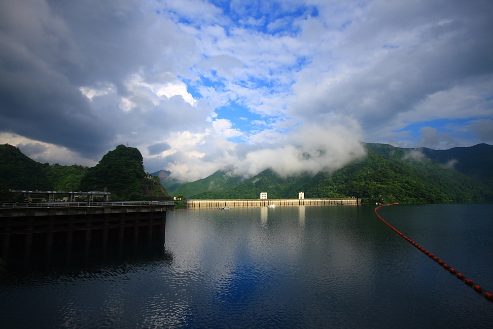 雨上がりの奥多摩湖(2)