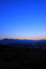 月のある夕暮れ　蔵王