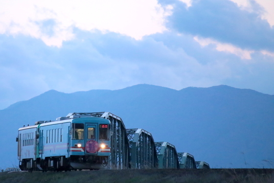 橋梁を抜け