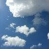 うらめしいくらいの青空と白い雲