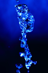青