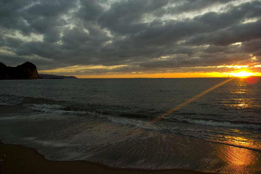 太陽と番った海