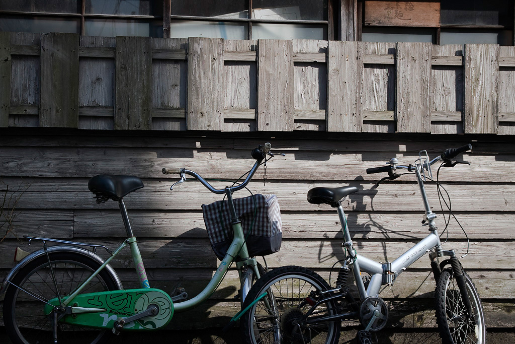 木造と自転車