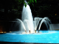 都会の噴水
