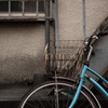 アパートと自転車