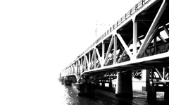 明日にかける鉄橋
