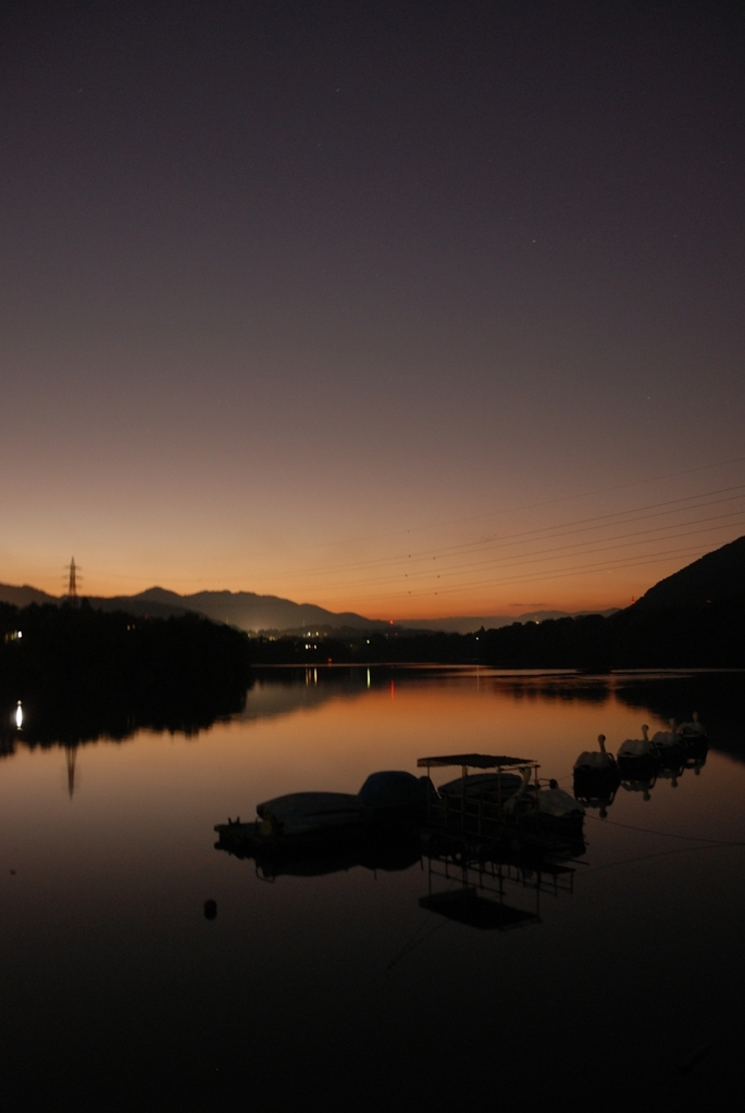 湖の夕暮れ
