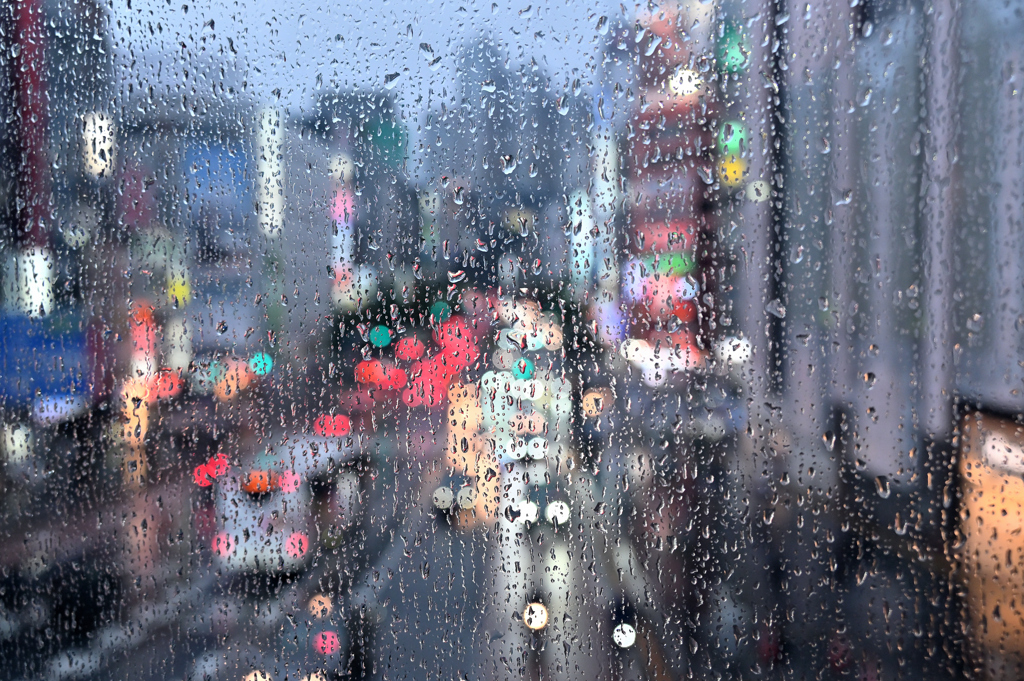 雨の街角