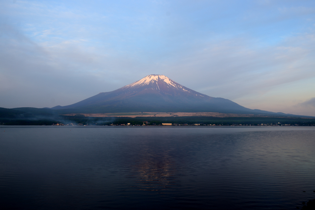 朝焼けの富士山