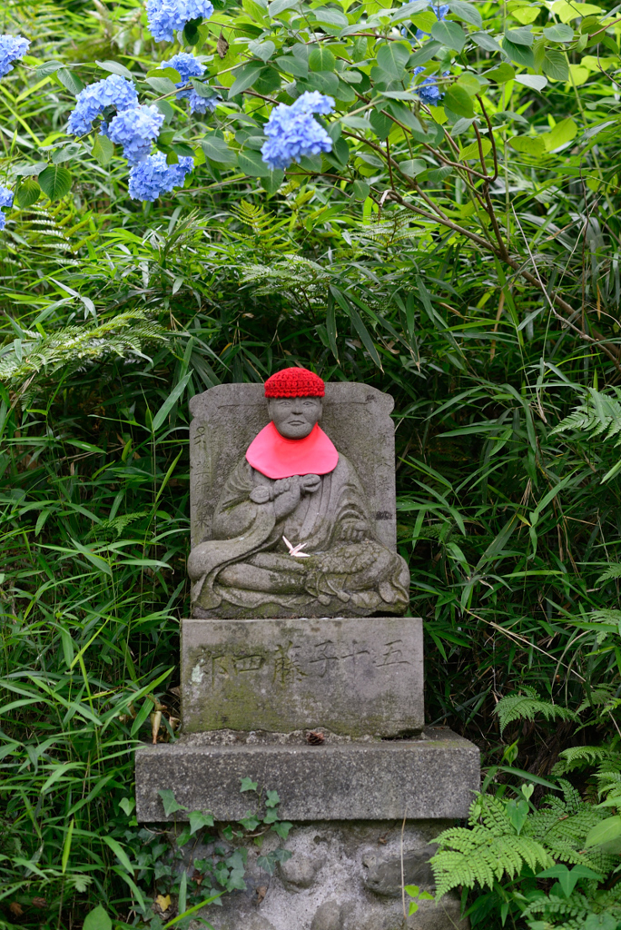 お地蔵さんと紫陽花