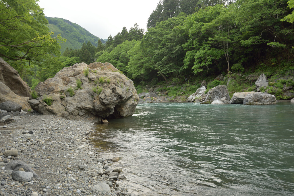 巨大岩