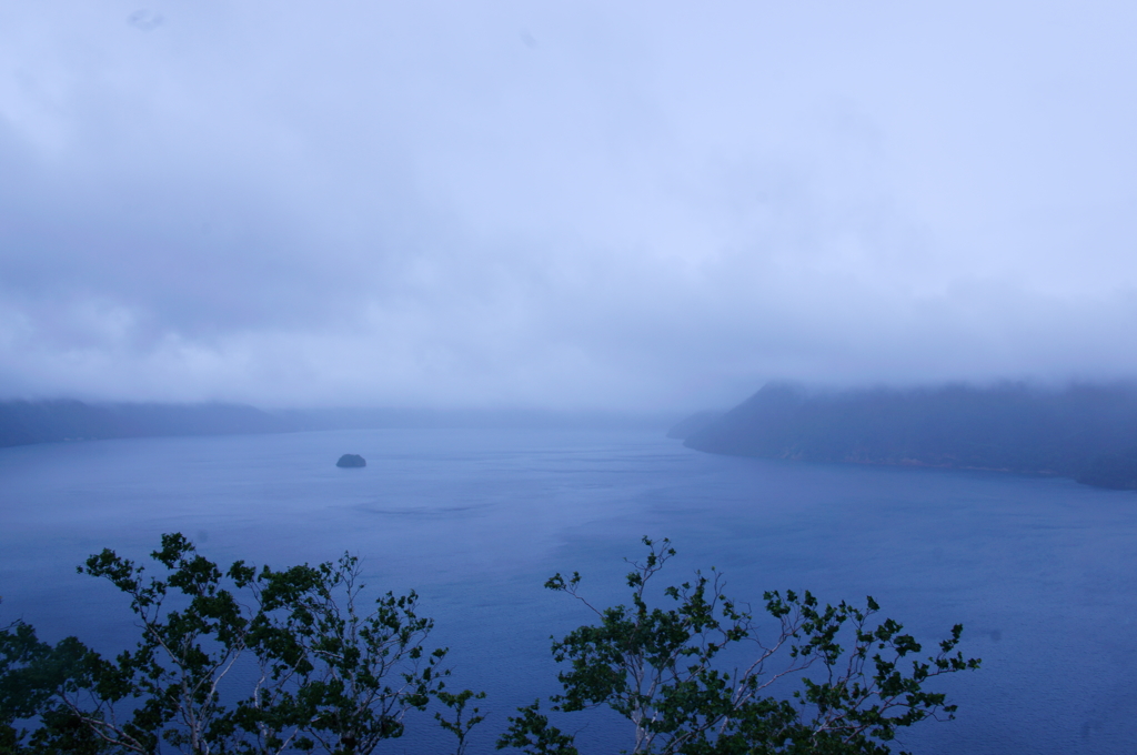 霧の摩周湖