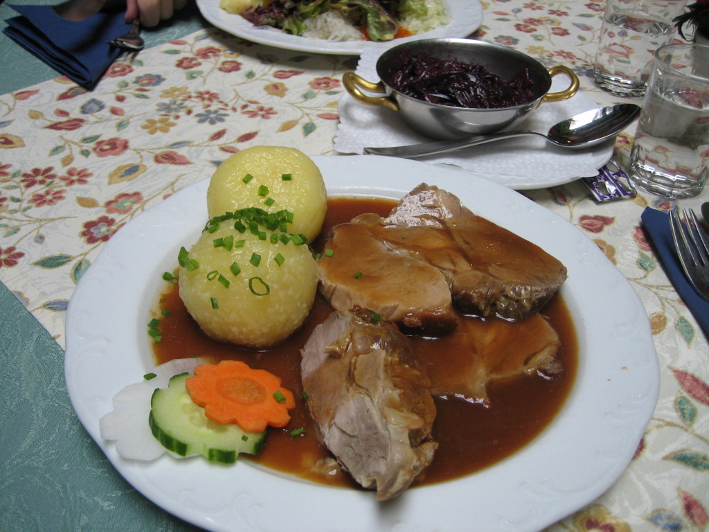 シュヴァイネブラーテン(豚肉の煮込み）