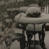 雪の中の Garden Furniture