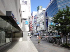 早朝の新宿