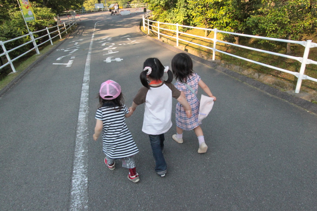 手をつなごう