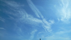 大空を飛ぶ