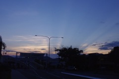 「ケアンズ市街からの夕焼け」　光が放射線状に広がり綺麗だった☆