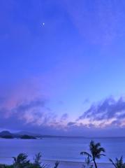 沖縄の月