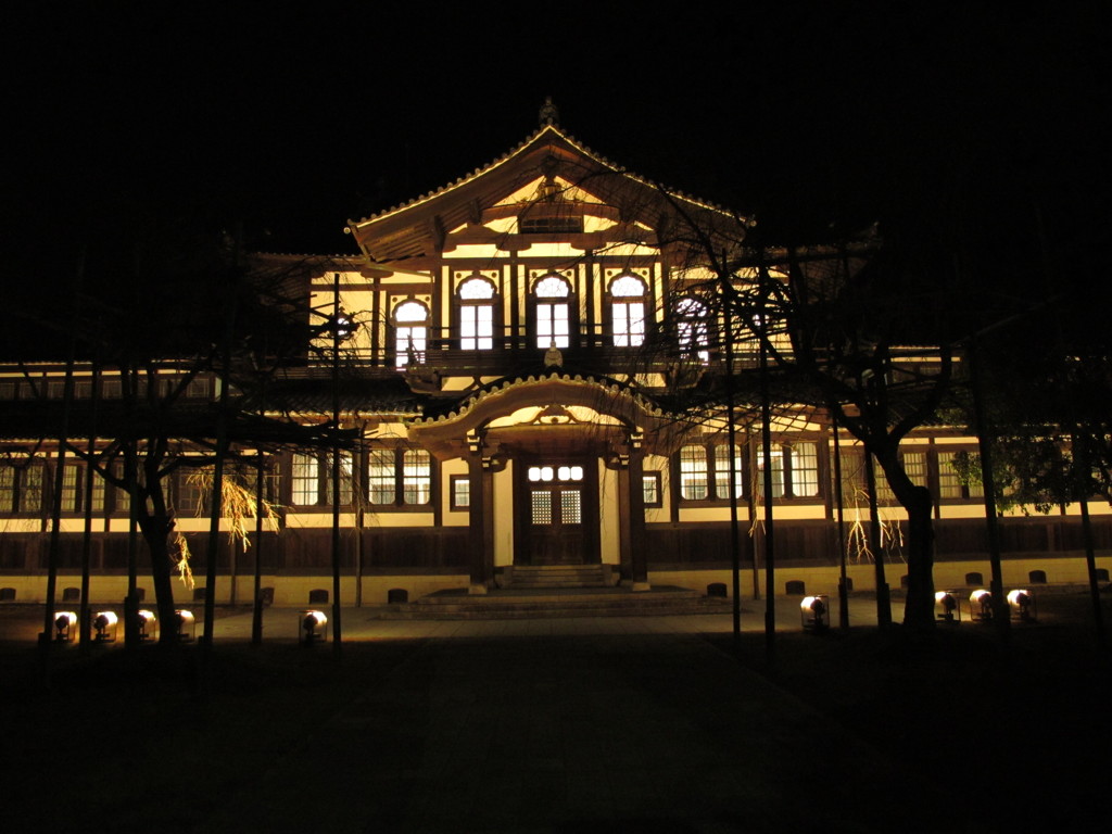 端正な佇み