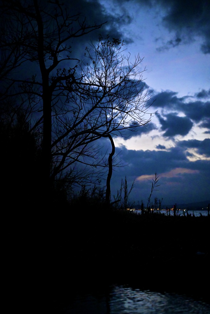 未明から朝方にかけて