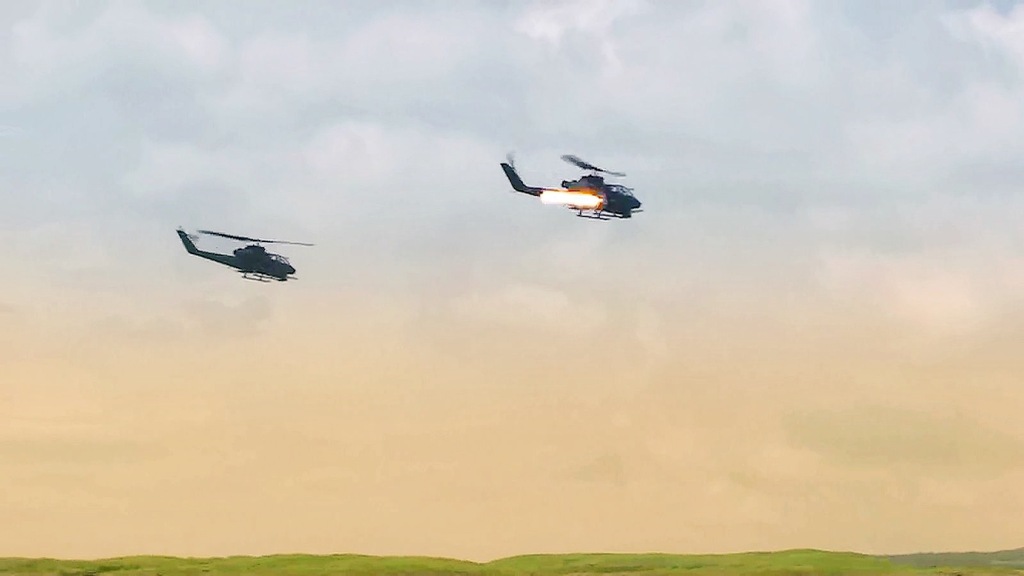 AH-1 ロケット砲発射