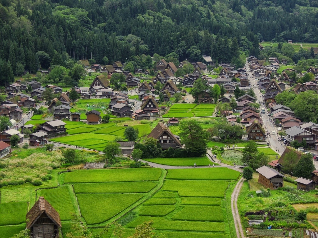 雨あがりの白川郷