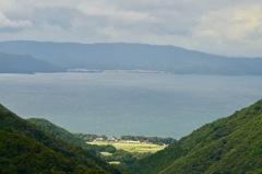 強風に波立つ猪苗代湖