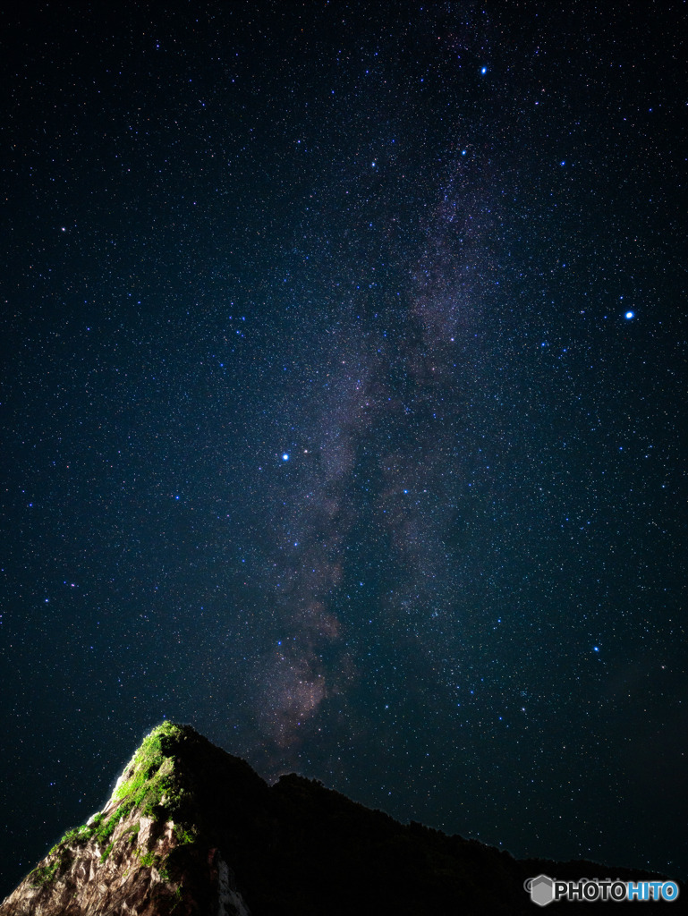 "見上げた夜空は星が降るようで"
