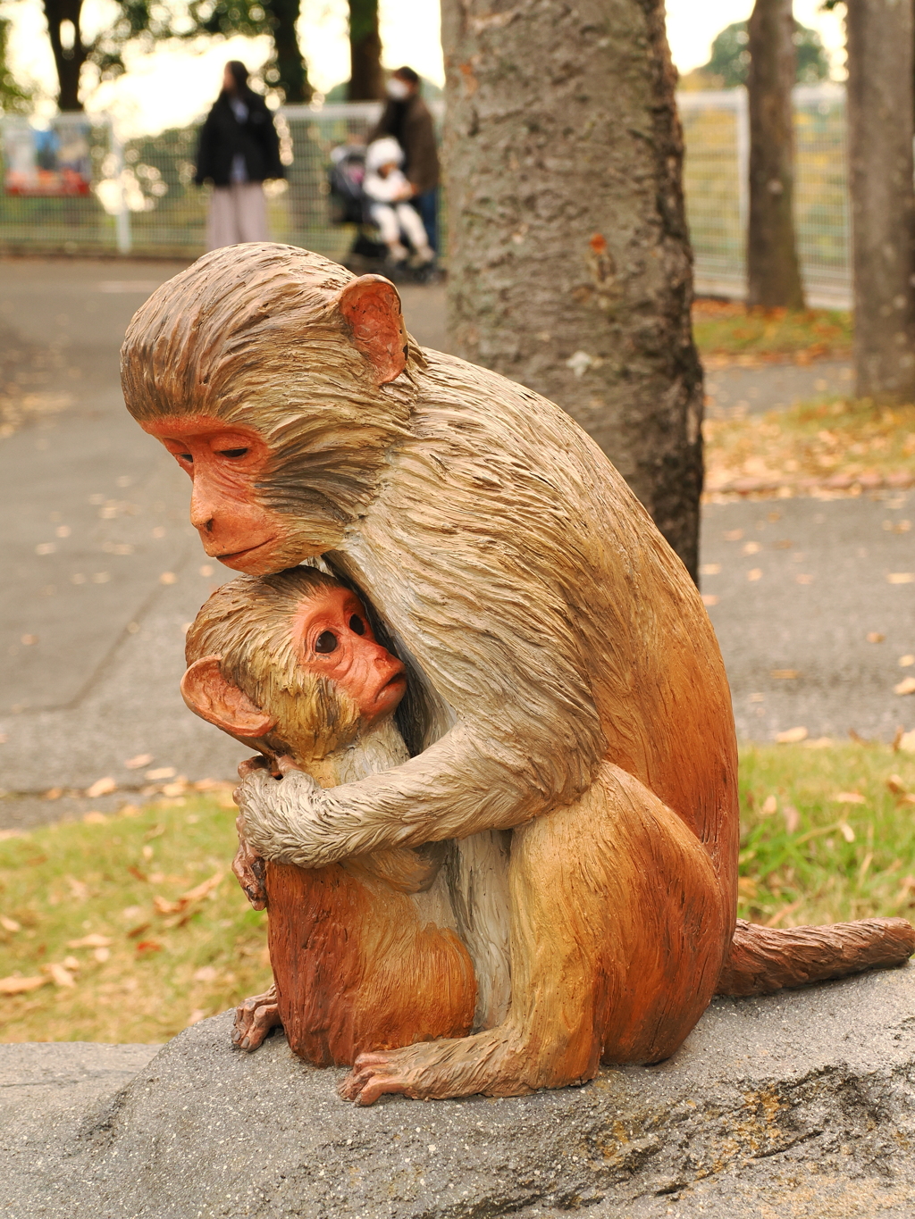 サル親子のモニュメント