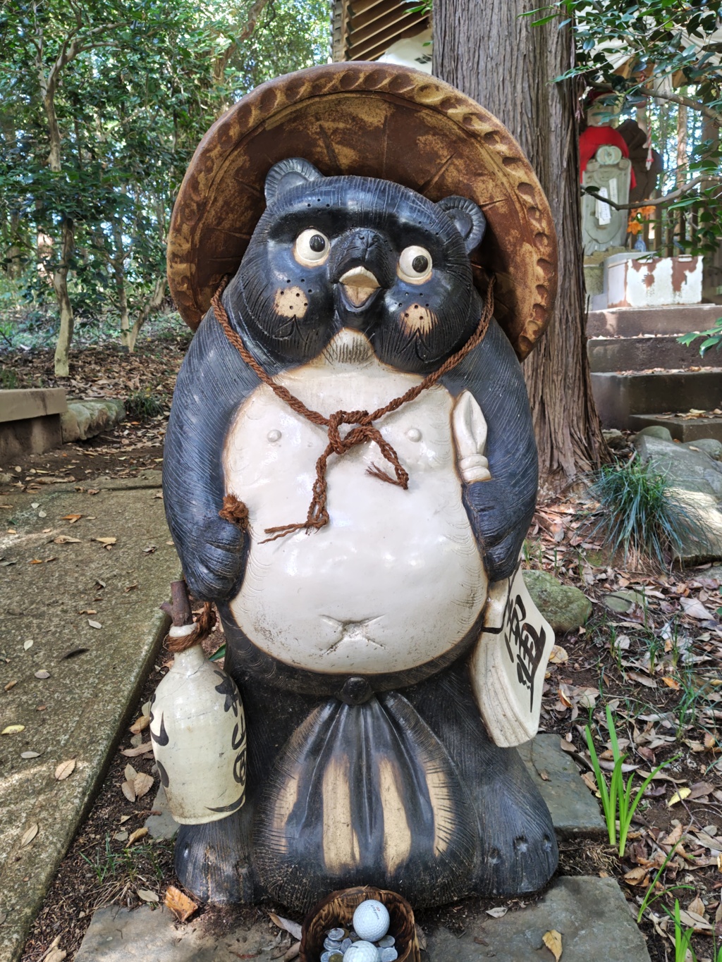 タヌキの置き物